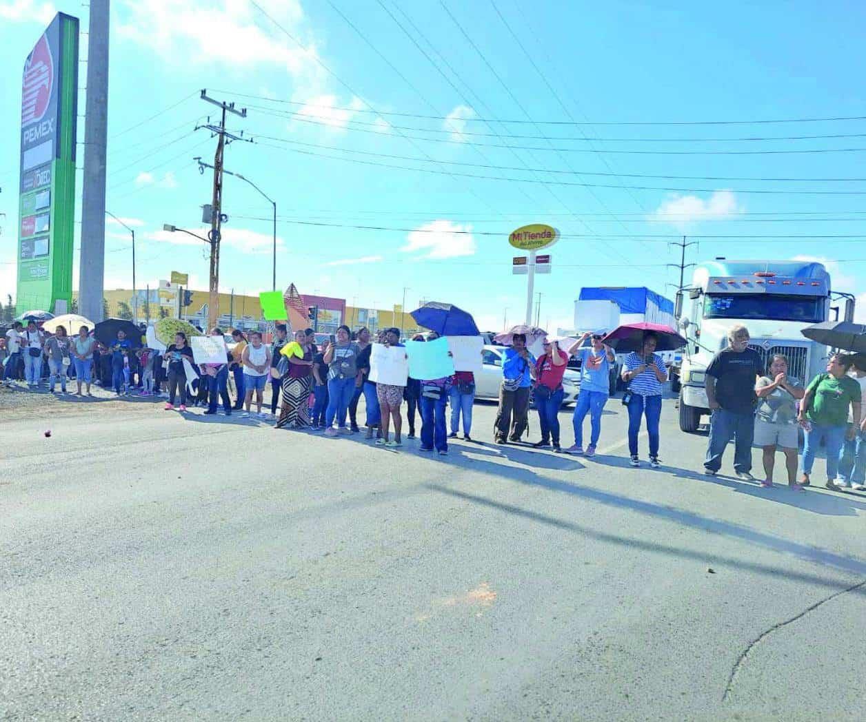 ¡‘Queremos luz, queremos luz’! bloquean familias carretera a San Fernando