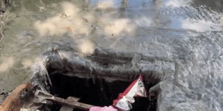 Fuga de aguas negras causa encharcamientos