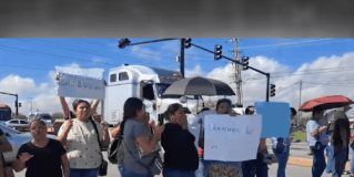 Bloquean familias carretera a San Fernando