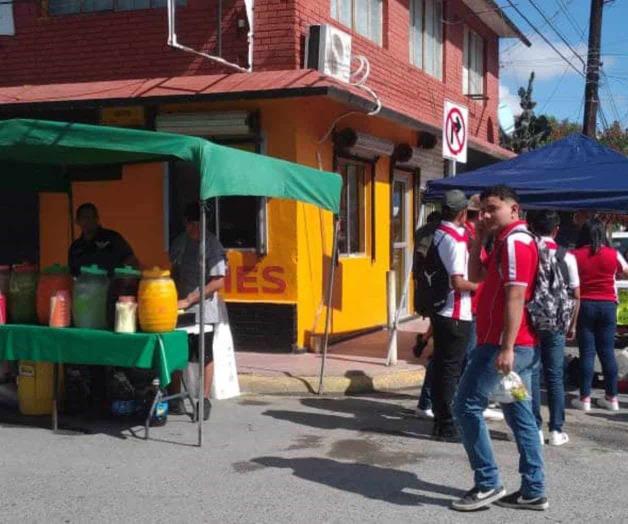 Invaden comerciantes al centro de la ciudad Invaden comerciantes al centro de la ciudad