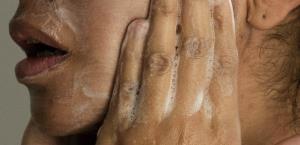 Dermatólogos advierten contra las rutinas de skin care demasiado complicadas
