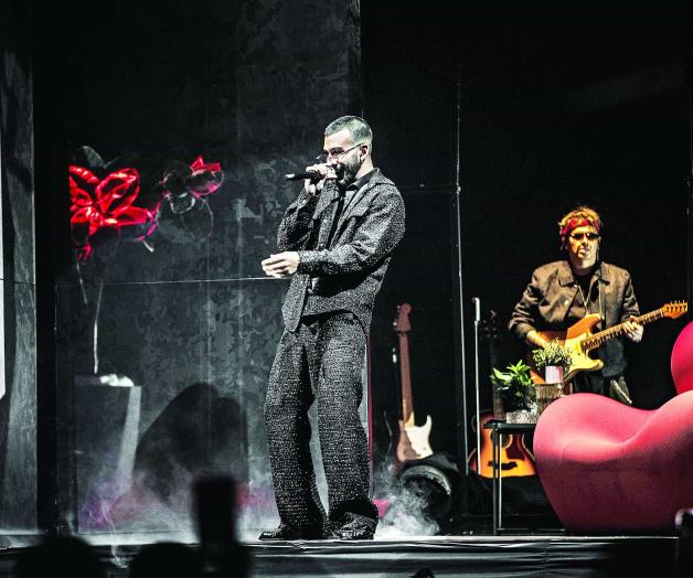 Pone a todos a bailar a su ritmo Pone a todos a bailar a su ritmo