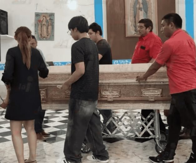 Emotiva sepultura de víctimas del accidente en carretera Mérida-Campeche Emotiva sepultura de víctimas del accidente en carretera Mérida-Campeche