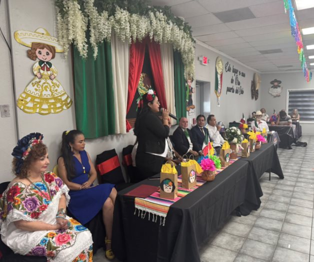 Cónsul de México en McAllen da el Grito de Independencia Cónsul de México en McAllen da el Grito de Independencia