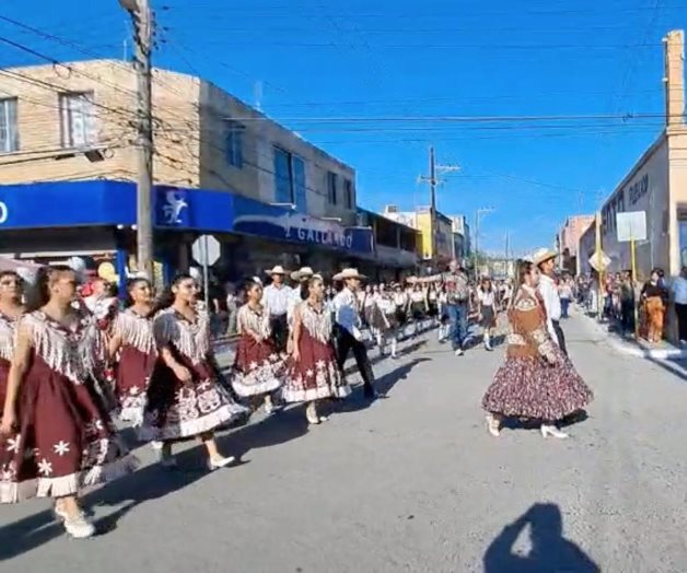 Celebran miles de estudiantes Desfile de la Independencia