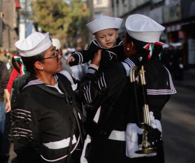 Sheinbaum preside desfile militar del 215 aniversario de la Independencia con 16 mil efectivos Sheinbaum preside desfile militar del 215 aniversario de la Independencia con 16 mil efectivos