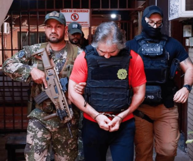 Esposado trasladan de Paraguay a México a Hernán Bermúdez Esposado trasladan de Paraguay a México a Hernán Bermúdez