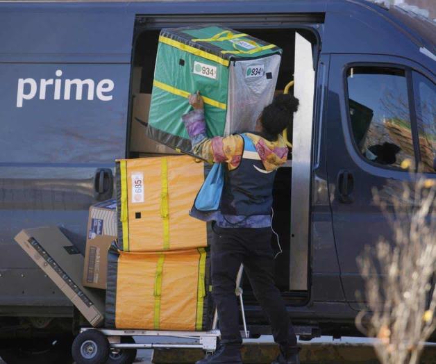 Amazon invertirá $1.000 millones para subir salarios y reducir costos de salud en EEUU Amazon invertirá $1.000 millones para subir salarios y reducir costos de salud en EEUU