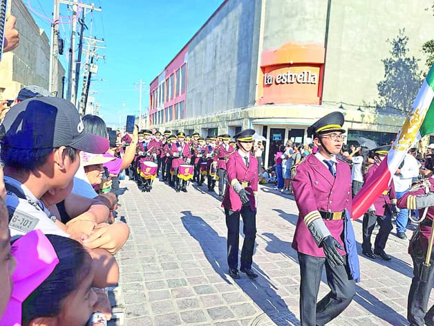 Emotivo desfile cívico-militar en Reynosa Emotivo desfile cívico-militar en Reynosa