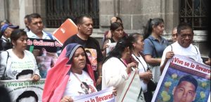 Padres de los 43 normalistas de Ayotzinapa denuncian falta de avances en investigaciones