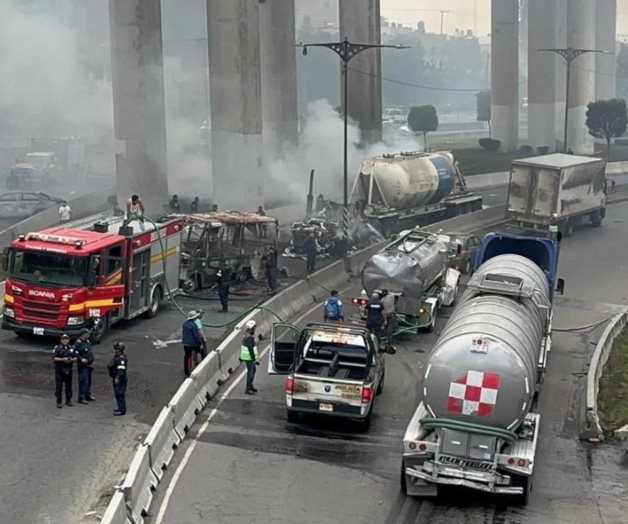 Suman 21 muertos por explosión de pipa Suman 21 muertos por explosión de pipa