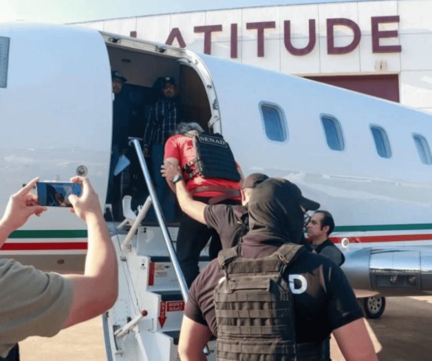 Sale de Bogotá avión que traslada a Hernán Bermúdez Sale de Bogotá avión que traslada a Hernán Bermúdez