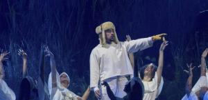Hombre demanda a Bad Bunny por uso de su casa en video y conciertos