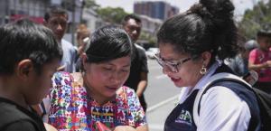 Juez prohíbe al gobierno de Trump deportar de inmediato a niños guatemaltecos