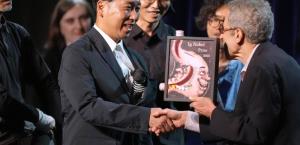 ¿Pintar vacas con rayas previene picaduras de moscas? Autores de ese estudio ganan premio Ig Nobel