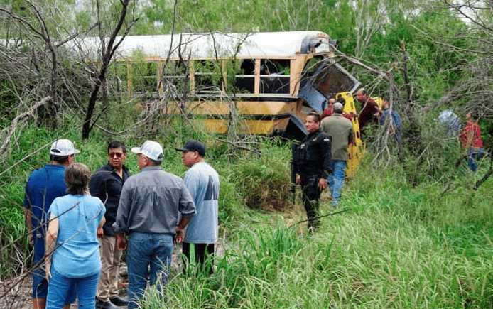 Tráiler embiste transporte escolar de Díaz Ordaz; 20 estudiantes resultan lesionados Tráiler embiste transporte escolar de Díaz Ordaz; 20 estudiantes resultan lesionados