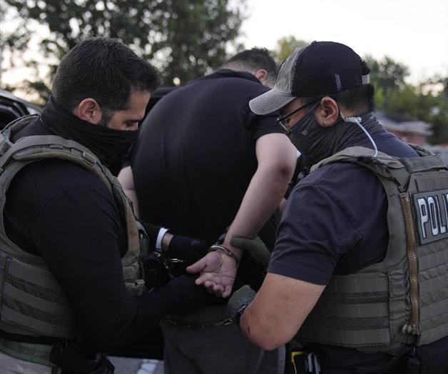 Suman más de 400 arrestos en operación en área de Chicago Suman más de 400 arrestos en operación en área de Chicago