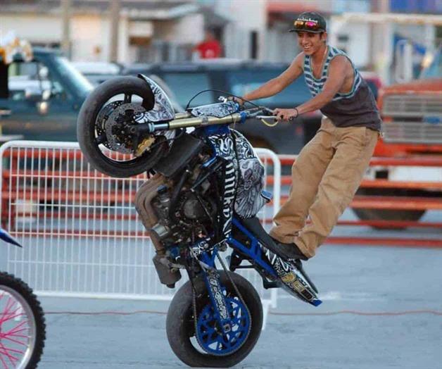 Arriban 200  motociclistas