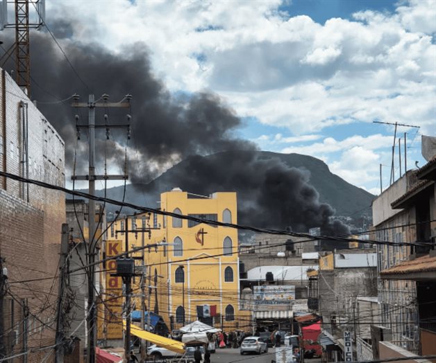 Se registra incendio en una fábrica de pinturas en Los Reyes La Paz Se registra incendio en una fábrica de pinturas en Los Reyes La Paz