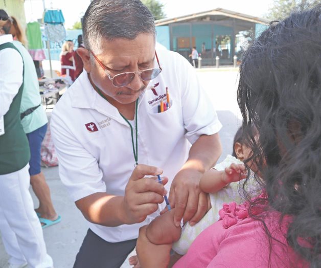 Vacunan para impedir brotes de sarampión Vacunan para impedir brotes de sarampión