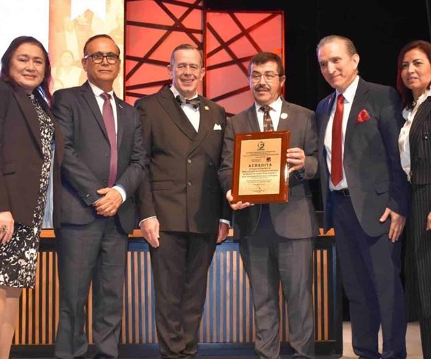 Entregan a la UAT certificaciones por calidad educativa Entregan a la UAT certificaciones por calidad educativa