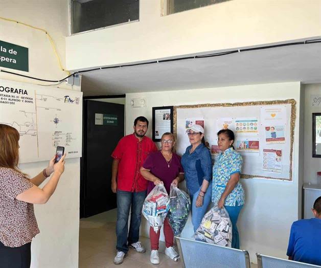 Apoya diputada con medicamentos al Centro de Salud Apoya diputada con medicamentos al Centro de Salud