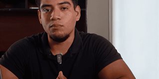Demandan a CFE arreglar un poste a punto de caer