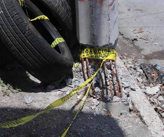 Provoca temor poste en riesgo de caer Provoca temor poste en riesgo de caer