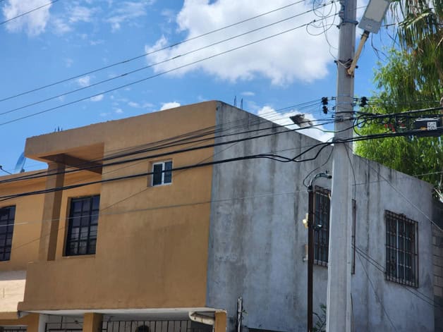 Provoca temor poste en riesgo de caer Provoca temor poste en riesgo de caer