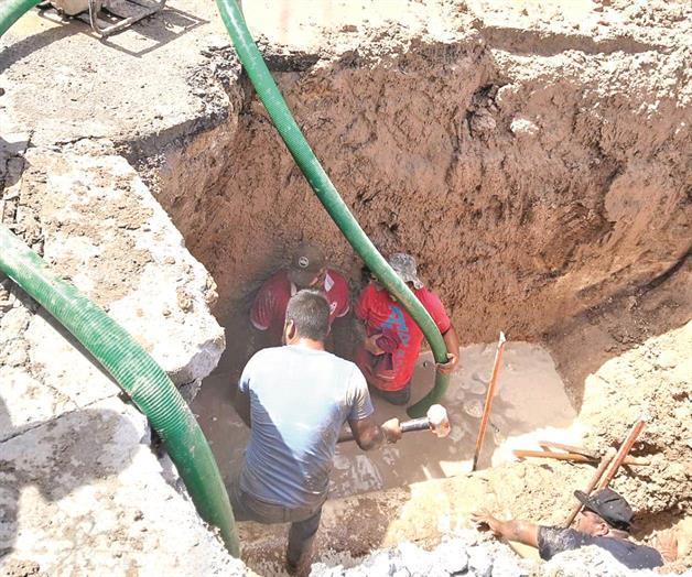 Dejan a 70 colonias sin agua por reparar fuga Dejan a 70 colonias sin agua por reparar fuga