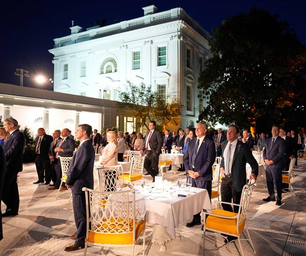 Convierte el Jardín de Rosas de la Casa Blanca en "club" Convierte el Jardín de Rosas de la Casa Blanca en "club"