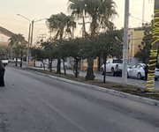 Autoridades investigadoras y de tránsito y vialidad se encuentran tomando conocimiento de la muerte de un hombre al ser arrollado por un vehículo que se dio a la fuga.