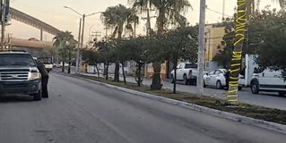 Autoridades investigadoras y de tránsito y vialidad se encuentran tomando conocimiento de la muerte de un hombre al ser arrollado por un vehículo que se dio a la fuga.