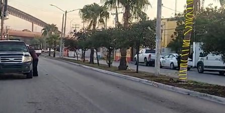 Autoridades investigadoras y de tránsito y vialidad se encuentran tomando conocimiento de la muerte de un hombre al ser arrollado por un vehículo que se dio a la fuga.