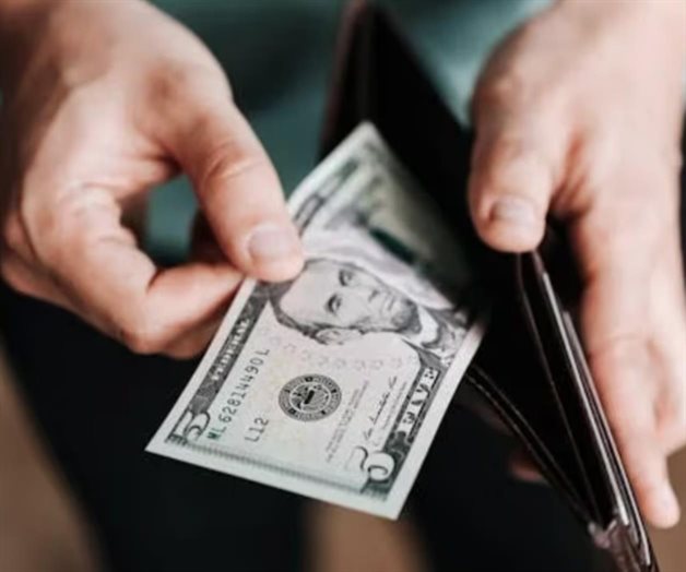 Precio del dólar retrocede en los mercados financieros Precio del dólar retrocede en los mercados financieros