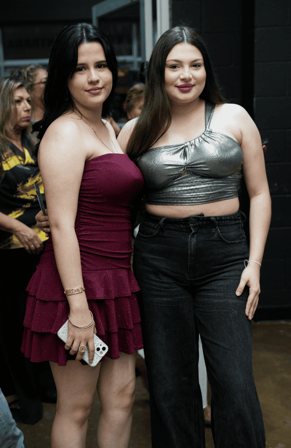 Irisbeth Carrillo y Regina Meza.