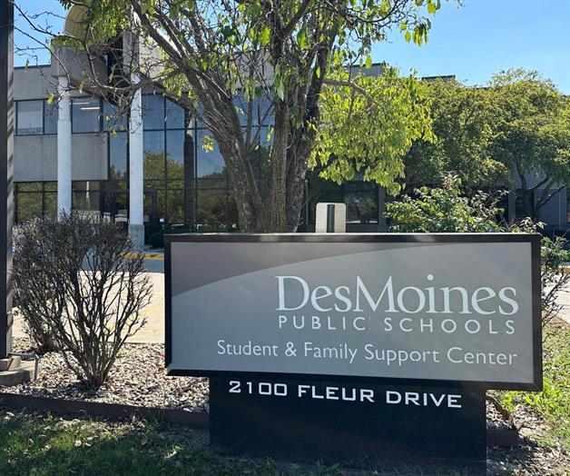 Agentes de inmigración detienen a líder escolar Agentes de inmigración detienen a líder escolar