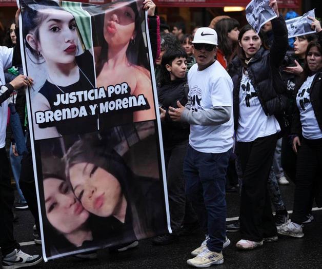 Miles marchan en Argentina para exigir justicia por el crimen de tres jóvenes mujeres Miles marchan en Argentina para exigir justicia por el crimen de tres jóvenes mujeres