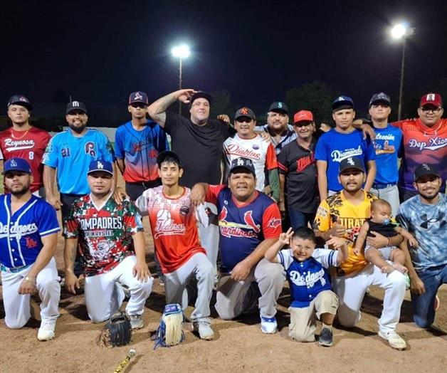 Amigos de Jrs. son los nuevos campeones del torneo nocturno Amigos de Jrs. son los nuevos campeones del torneo nocturno