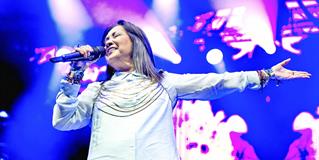 Ana Gabriel enamora con su voz