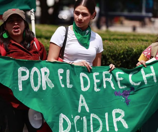 Mujeres marchan en CDMX por aborto legal, seguro y gratuito Mujeres marchan en CDMX por aborto legal, seguro y gratuito