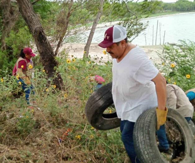 Combaten a moscos del dengue en La Escondida Combaten a moscos del dengue en La Escondida