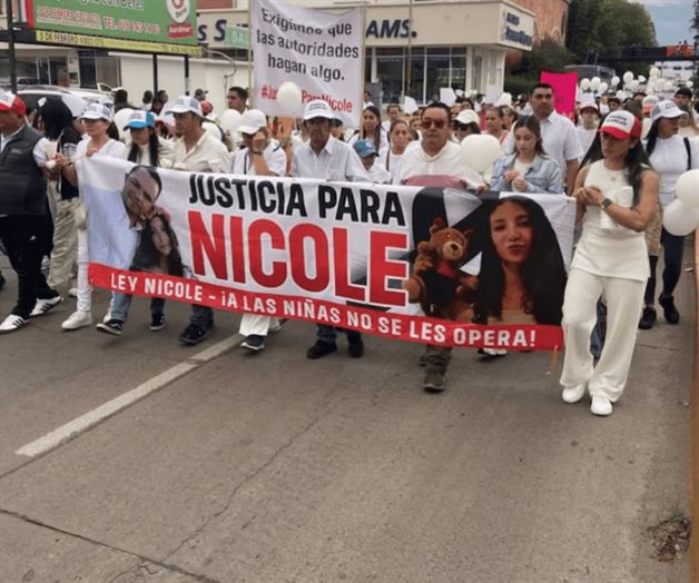 Exigen justicia para adolescente que murió tras cirugía estética Exigen justicia para adolescente que murió tras cirugía estética