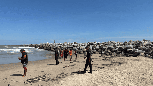 Turista es arrastrado por la corriente en playa Miramar; fue rescatado
