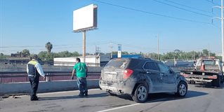 Se registra un accidente vehicular en el puente elevado del libramiento Monterrey-Reynosa a la colonia Jacinto López.