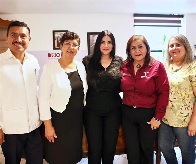 Refuerzan relación el municipio y maestros Refuerzan relación el municipio y maestros