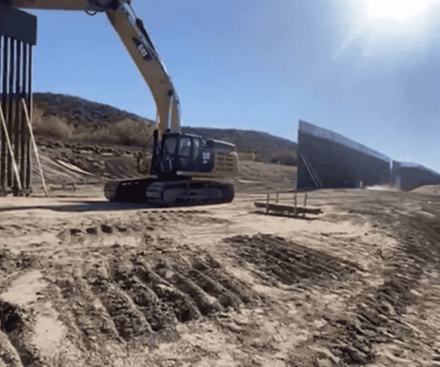 Muro, negocio lucrativo para los traficantes de humanos