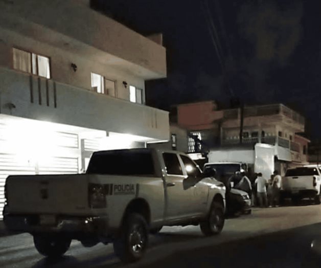 Joven se mete a alberca, convulsiona y muere ahogado durante fiesta Joven se mete a alberca, convulsiona y muere ahogado durante fiesta