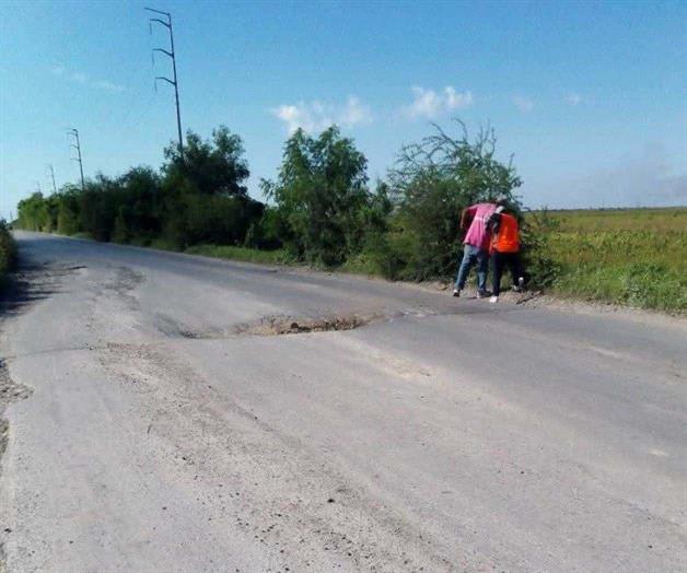 Responden ejidatarios a camino abandonado Responden ejidatarios a camino abandonado