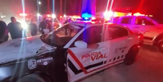 Trailer impacta patrulla y deja dos agentes heridos
